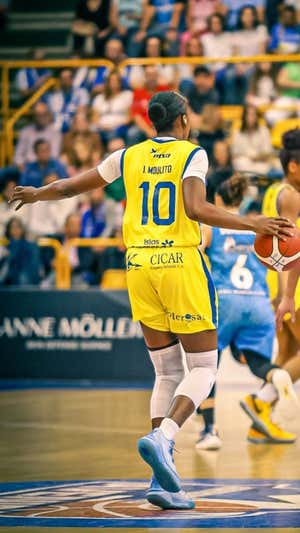 Iris Mbulito en su regreso a la Liga Femenina. FEB