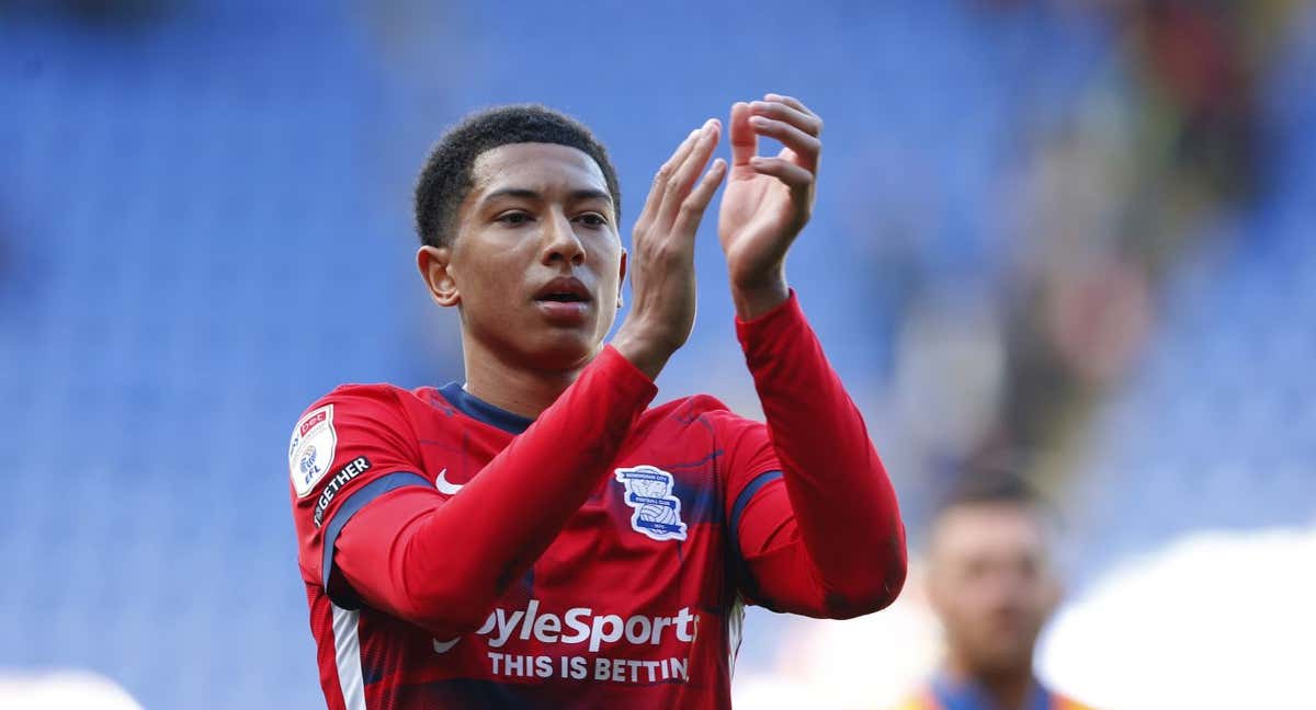 Jobe Bellingham, hermano de Jude, durante un partido con el Birmingham City.