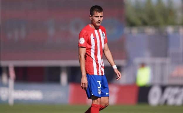 Marco Moreno, uno de los capitanes del filial,  en un partido del Atlético B en la temporada 2023-24.  @marco3moreno