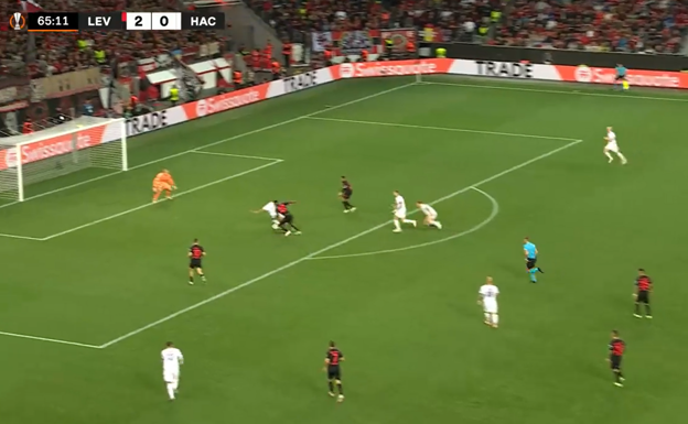 Boniface recortando en área rival.  WYSCOUT