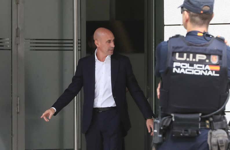 El juez llama a Luis de La Fuente: estuvo presente en la declaración de la jefa de prensa en Integridad