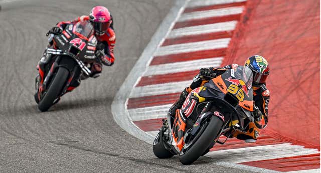 Golpe de récord de Brad Binder y vigésima caída de Marc Márquez en el primer día de Motegi