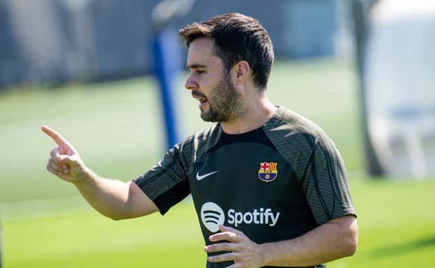 Jonatan Giráldez durante el entrenamiento de hoy.  FC BARCELONA