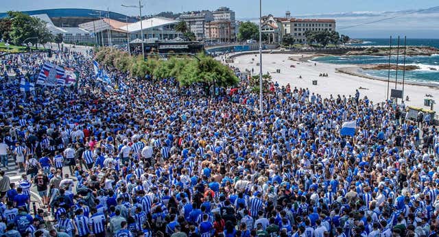 El Dépor cierra el cupo de socios por encima del Barcelona y de 12 equipos de Primera División