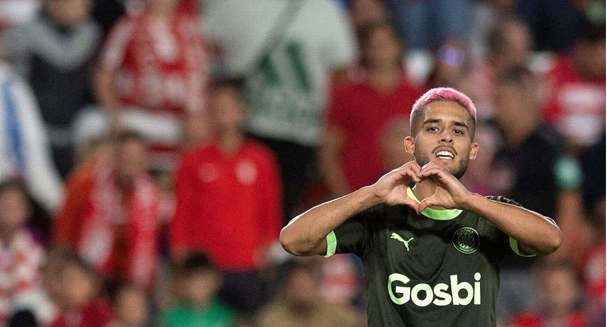 Yan Couto durante un partido con el Girona.