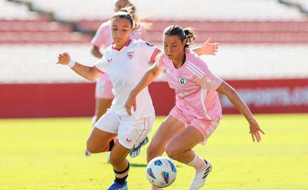 Un lance de partido entre el Sevilla y el Madrid CFF.  Sevilla FC