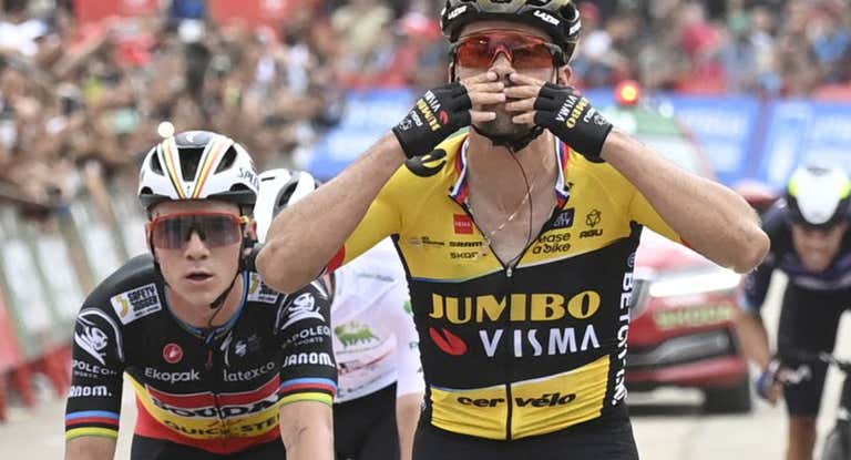 Remco Evenepoel y Primoz Roglic.