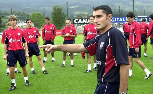 Ernesto Valverde, en 2003, en un entrenamiento con el Athletic.  EFE