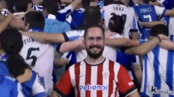Un aficionado del Athletic ante una marea de seguidores de la Real. /MOVISTAR+