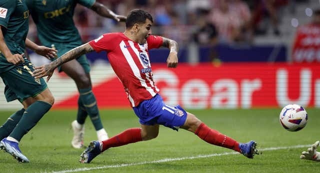 Campanazo de Correa para salir del aprieto ante el Cádiz