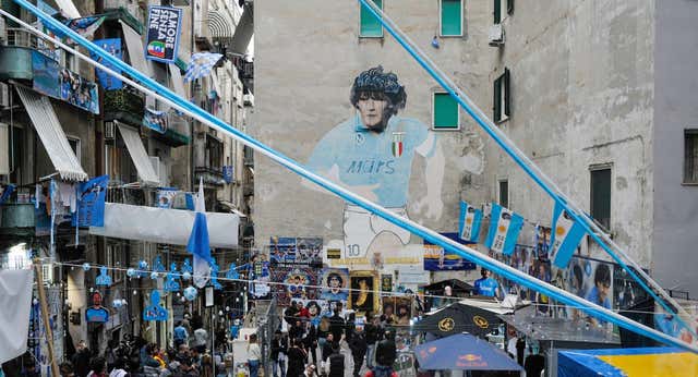 Uno de los ‘capos’ de los ultras del Nápoles de Maradona: «Nos defendió siempre, éramos pequeños y nos hizo grandes»