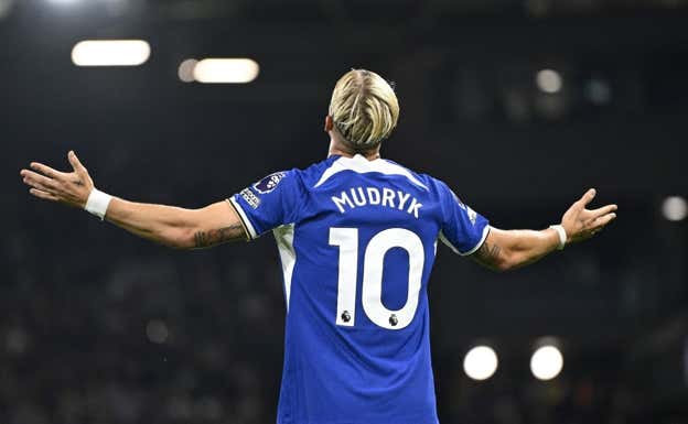 Mudryk celebra su primer gol en la Premier.  REUTERS