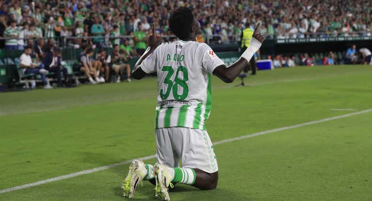 Assane Diao celebra su gol ante el Valencia.