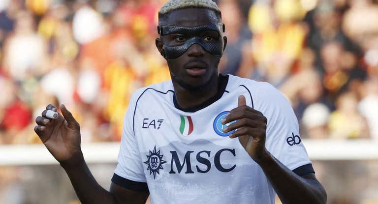 Osimhen durante el partido ante el Lecce.