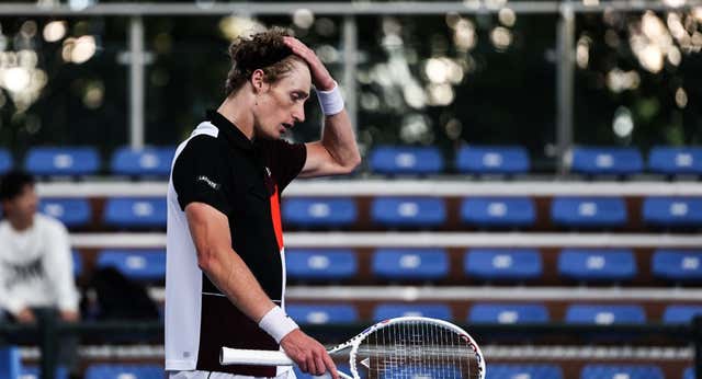 Tiene un match point a favor y le descalifican por pegar un pelotazo al juez de silla