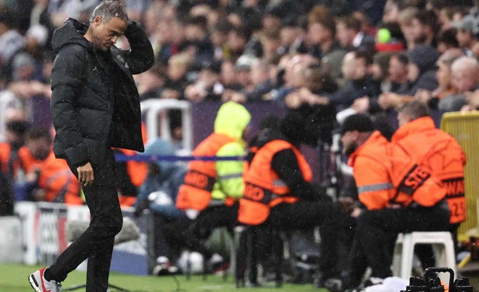 El PSG se la pega en un St James' Park que vibró con su vuelta a la Champions
