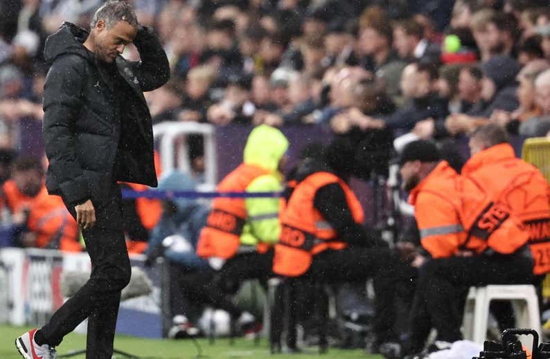 El PSG se la pega en un St James' Park que vibró con su vuelta a la Champions