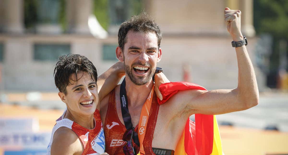 María Pérez y Álvaro Martín celebran sus oros en 35 km marcha en el Mundial de Budapest.