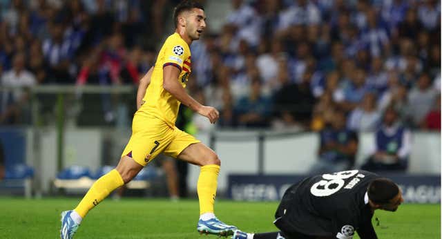 Sudor, lágrimas, sufrimiento… y Ferran Torres para alejar a los fantasmas europeos del Barça en Oporto