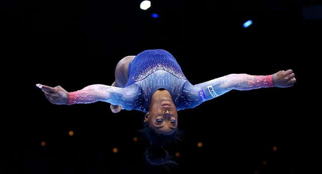 Simone Biles engrandece su leyenda con 10 que en realidad es un 20
