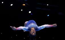 Simone Biles engrandece su leyenda con 10 que en realidad es un 20