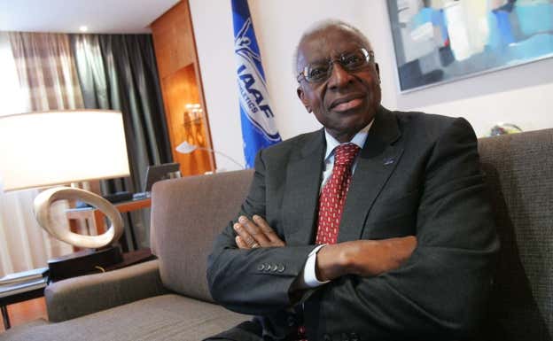 Lamine Diack posa para el diario Las Provincias en 2008.  Jesus Signes