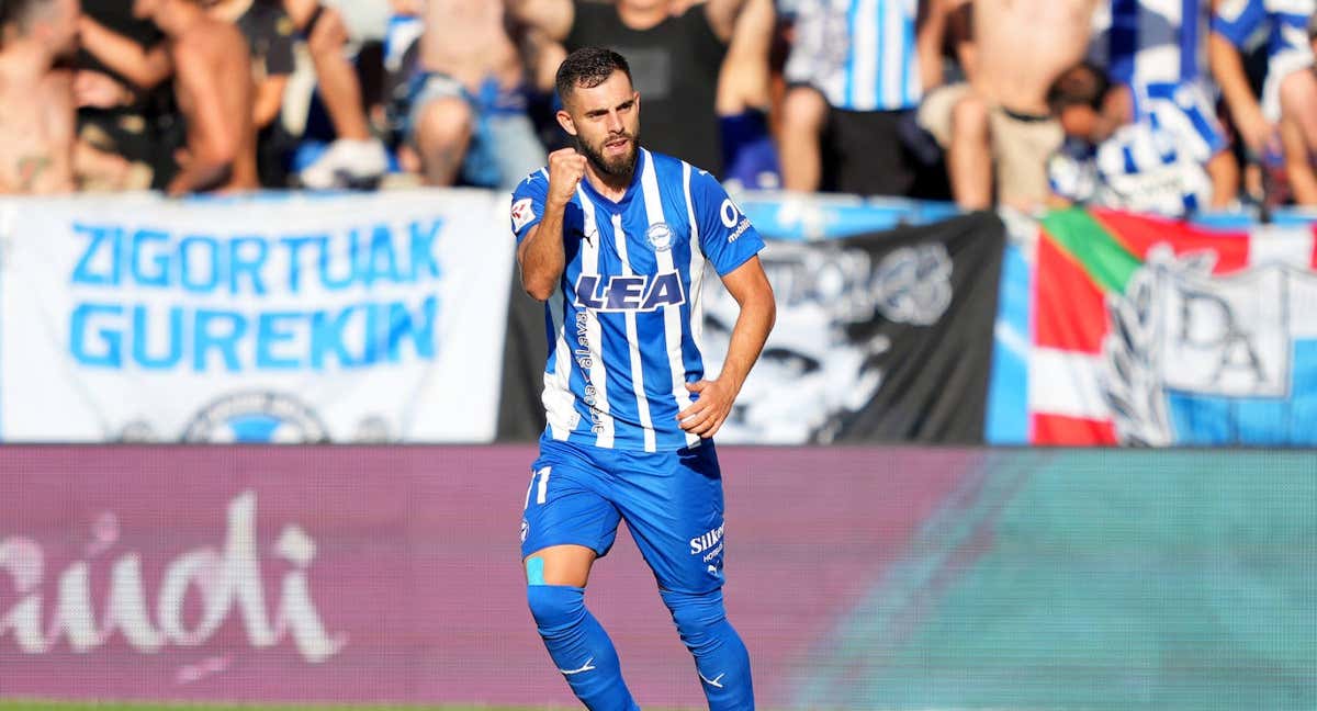 Luis Rioja celebra un gol con el Alavés./GETTY