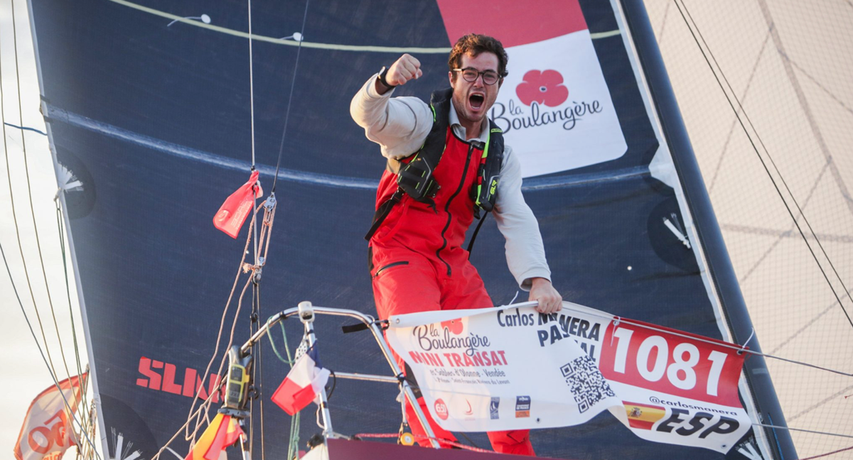 Carlos Manera celebra su triunfo en la primera etapa de la Mini Transat.  /MINI TRANSAT