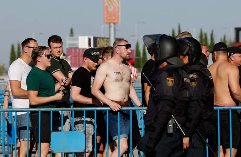 Los ultras del Feyenoord la liaron: «Me pasó una silla volando y al de mi lado le partieron la nariz»