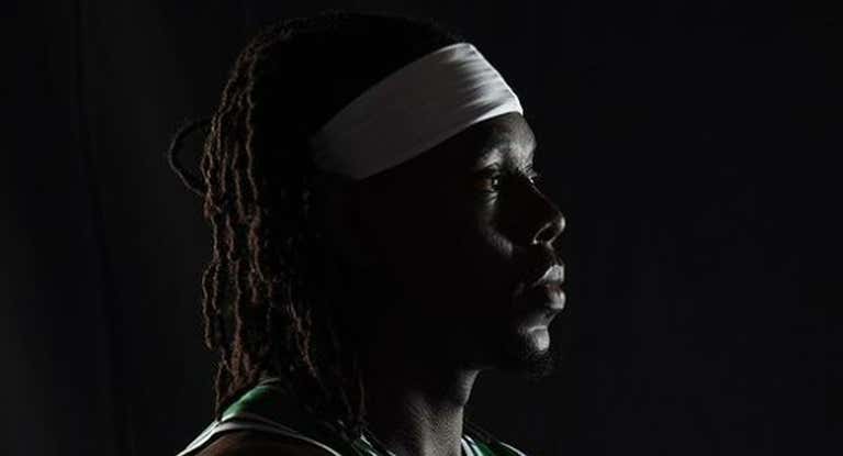 Jrue Holiday en su presentación con los Celtics.