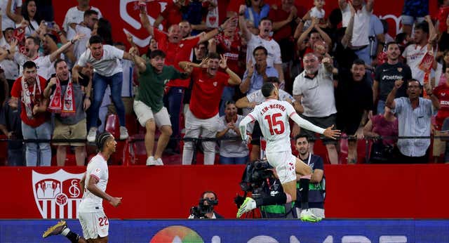 El Sevilla tira de épica y da vida a Mendilibar