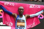 Kiptum inscribe su nombre en la historia y revienta el récord del mundo de maratón en Chicago