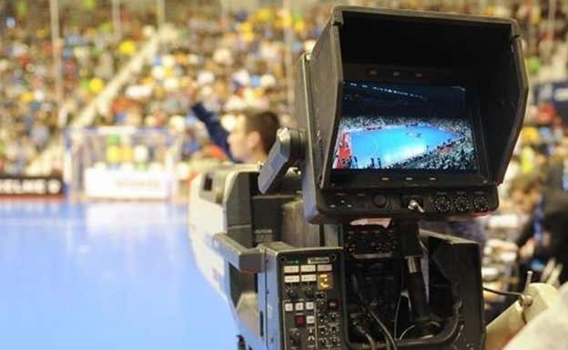 Retransmisión a pie de pista de un partido de la Primera División del fútbol sala español.  LNFS