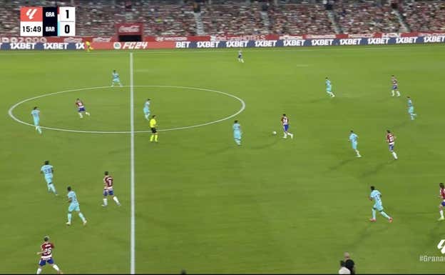 Villar tiene muchas opciones de pase para poder contragolpear y el Barça ha quedado partido en dos.