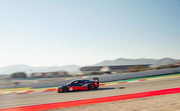 El McLaren Artura Trophy de McLaren Barcelona y SMC Motorsport.  McLaren SMC Motorsport