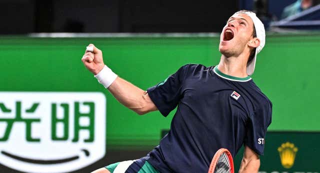 Ganó a Nadal en tierra, cayó en una espiral de ansiedad, desapareció y ahora vuelve a sonreír