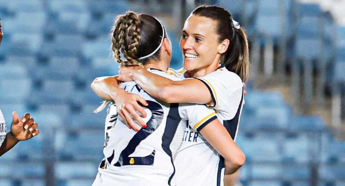 Athenea del Castillo y Hayley Raso, jugadoras del Real Madrid, celebran un gol ante el Betis en un partido de la Liga F. /REAL MADRID FEMENINO