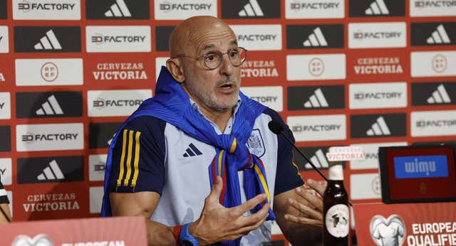 De la Fuente ‘cuenta’ con Brahim y mima a Lamine