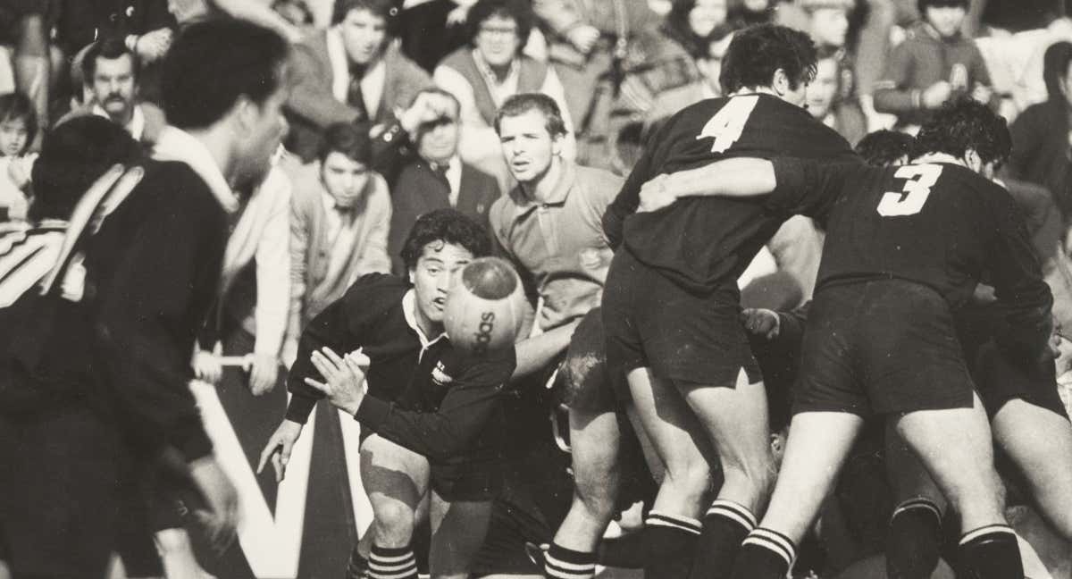 Fotografía del partido que jugó España ante Nueva Zelanda en noviembre de 1982 en el Central de la Complutense. /Álvaro García Pelayo/Archivo