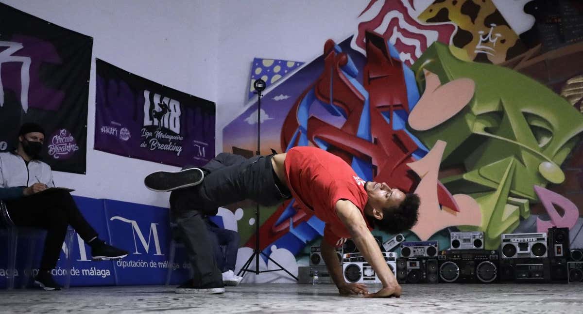 Un deportista haciendo breaking. /Miguel Fernández