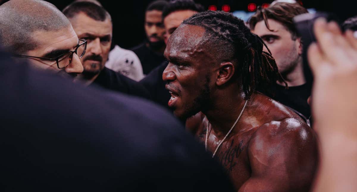 KSI siendo entrevistado tras su combate frente a Tommy Fury.