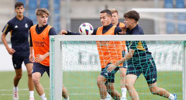 El ‘jefe’ Kroos, los ánimos a ‘Ferly’ y la oportunidad aprovechada por Palacios: así se vive el parón en Valdebebas
