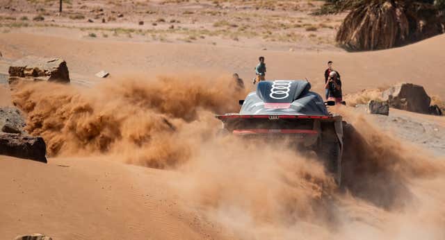 Vuelco total al Rally de Marruecos con problemas para Sainz, Al Attiyah y Loeb