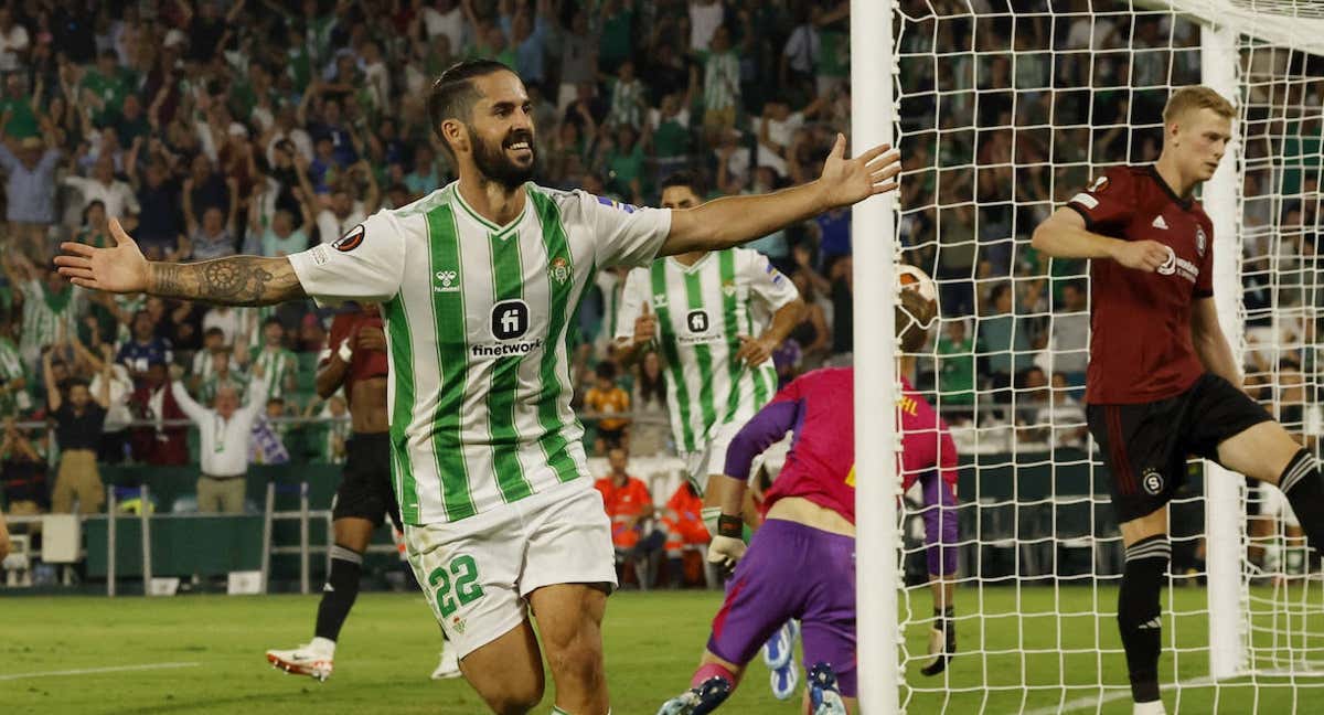 Isco celebra el gol con el Betis al Sparta Praga.