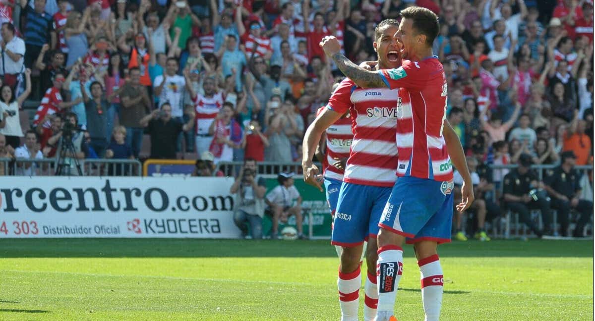 Javi Márquez celebrando un gol con el Granada.