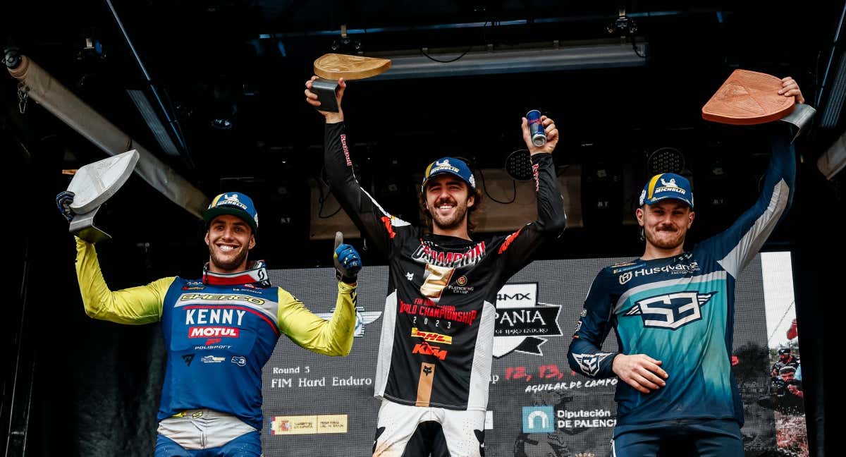 El podio final de Hispania 24MX, con Mario Román y Manuel Lettenbichler. /Red Bull Content Pool