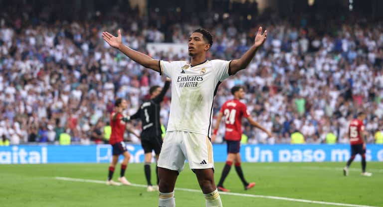 Jude Bellingham celebra un gol en el Santiago Bernabéu.