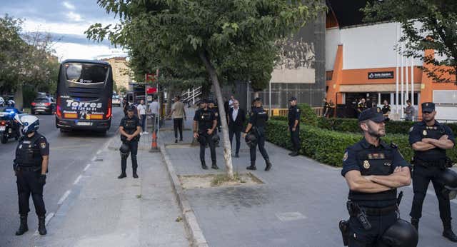 «Un partido que no debió jugarse» con un despliegue policial sin precedentes: «El silencio es brutal»