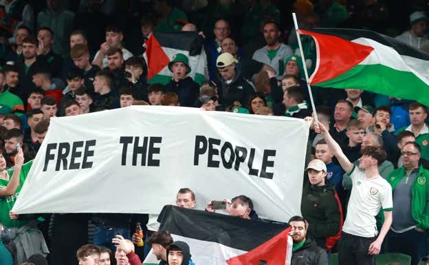 Banderas palestinas en el fútbol. GETTY