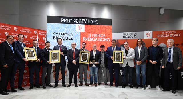 Relevo recibe el segundo premio de la XIX edición de los Premios Blázquez del Sevilla